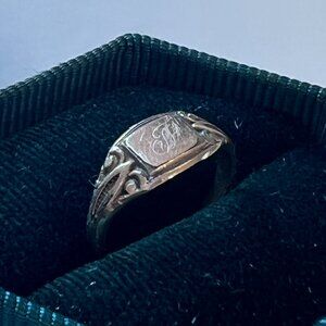 Sentimental and delicate vintage 1900s Baby Ring Hallmarked "10K Gold Filled"